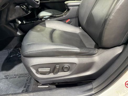 Used 2021 Toyota Prius FWD image 12