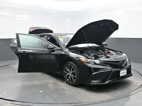 Used 2024 Toyota Camry SE image 40