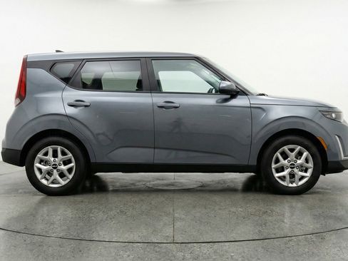 Used 2025 Kia Soul LX w/ LX Technology Package FWD image 11