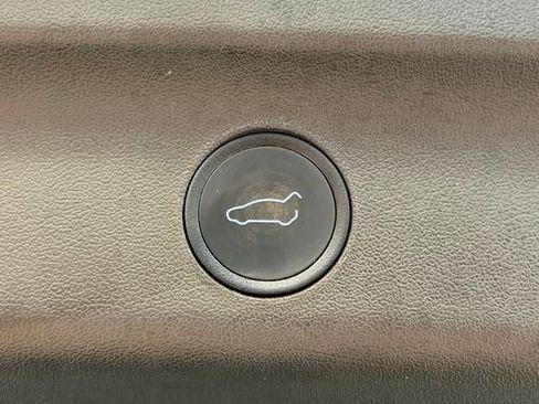 Used 2022 Tesla Model Y Performance AWD/4WD image 38