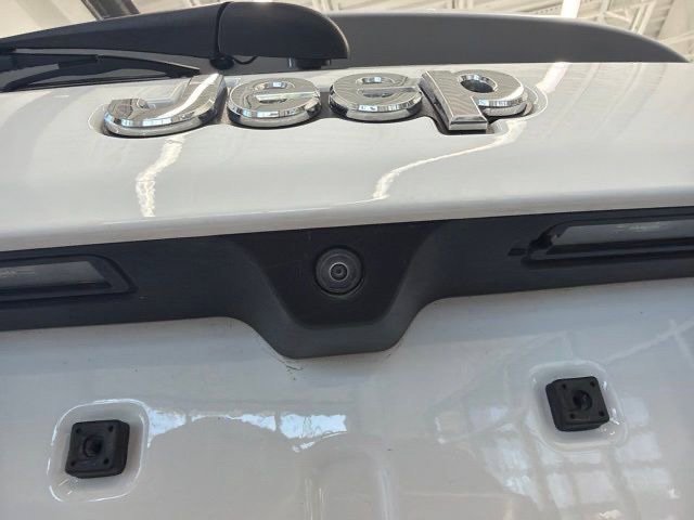 Used 2024 Jeep Compass Latitude AWD/4WD image 4