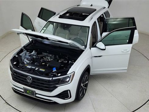 Used 2024 Volkswagen Atlas SEL Premium R-Line image 90