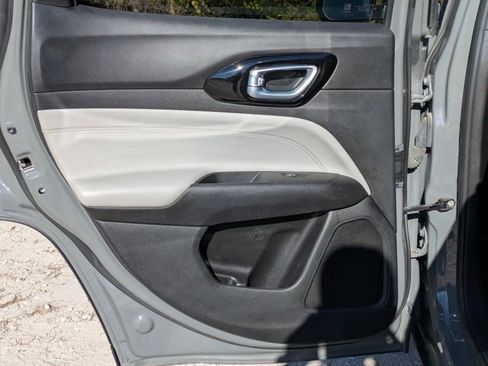 Used 2023 Jeep Compass Limited image 20