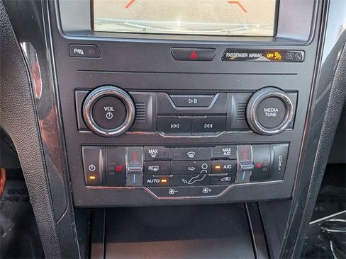 Used 2018 Ford Explorer XLT w/ Equipment Group 202A image 23