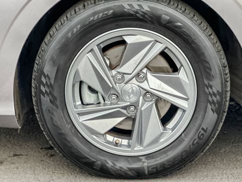 Used 2024 Hyundai Elantra SE image 23