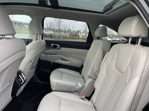 Used 2023 Kia Sorento SX Prestige image 15