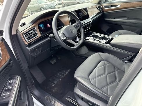 Used 2024 Volkswagen Atlas SE image 6