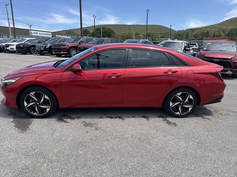Used 2023 Hyundai Elantra SEL w/ Convenience Package FWD image 7