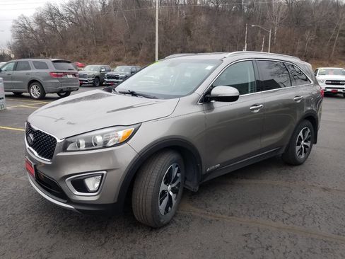 Used 2017 Kia Sorento EX w/ EX V6 Premium Package image 3