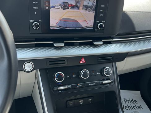 Used 2024 Kia Carnival LX image 26