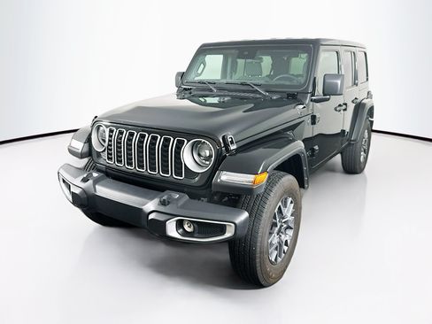 Used 2025 Jeep Wrangler Unlimited Sahara AWD/4WD image 3