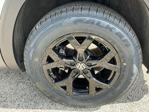 Used 2024 Volkswagen Atlas Peak Edition SE AWD/4WD image 23