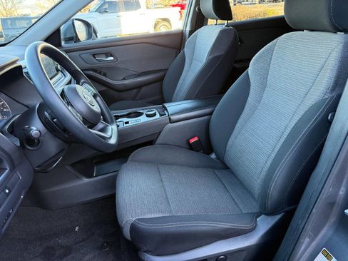 Used 2023 Nissan Rogue SV image 7