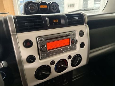 Used 2013 Toyota FJ Cruiser 4WD w/ Upgrade Pkg image 31