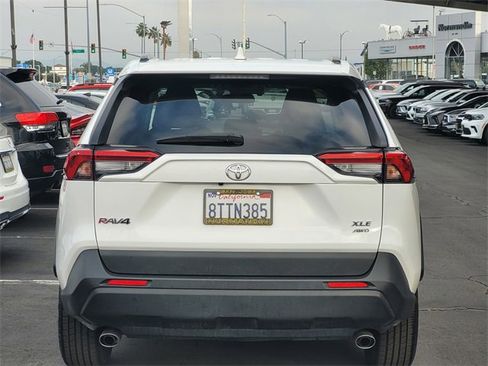 Used 2021 Toyota RAV4 XLE image 5