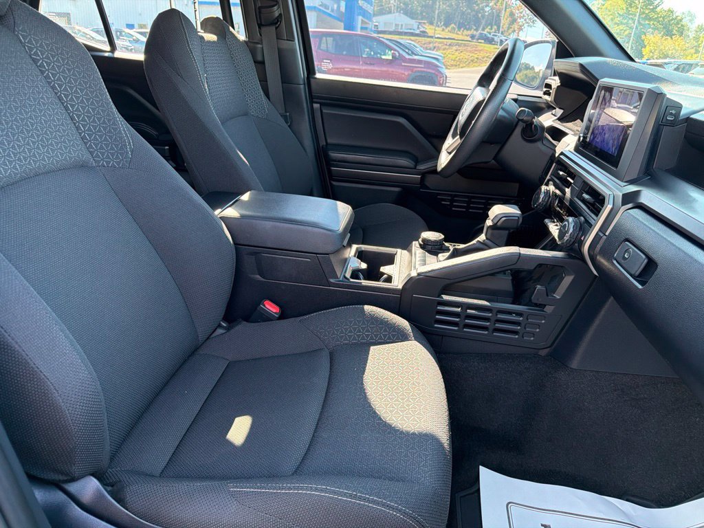 Used 2025 Toyota 4Runner SR5 AWD/4WD image 35