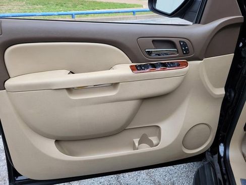 Used 2013 Chevrolet Avalanche LTZ image 20