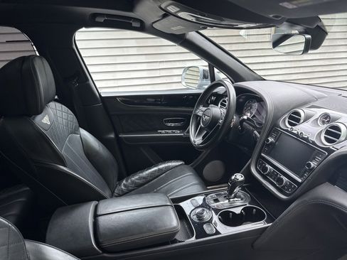 Used 2018 Bentley Bentayga Activity image 32