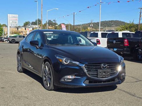 Used 2018 MAZDA MAZDA3 Grand Touring w/ Premium Equipment Package FWD image 4