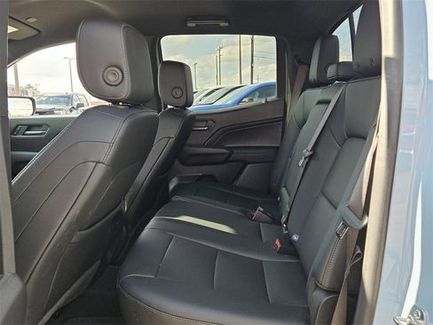 New 2025 Chevrolet Colorado LT w/ LT Convenience Package image 4