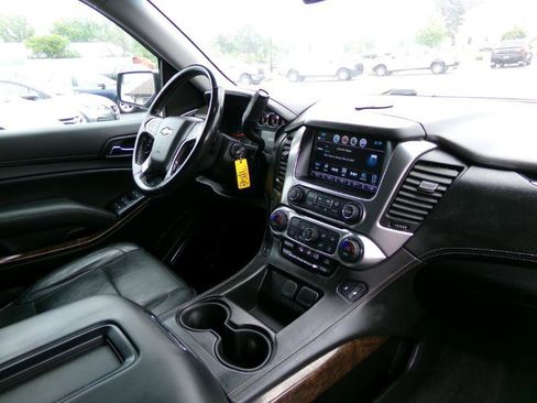 Used 2018 Chevrolet Suburban LT image 40