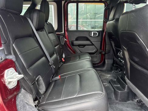 Used 2022 Jeep Wrangler Unlimited Sahara w/ LED Lighting Group AWD/4WD image 9