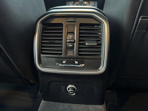 Used 2016 Porsche Macan S image 24