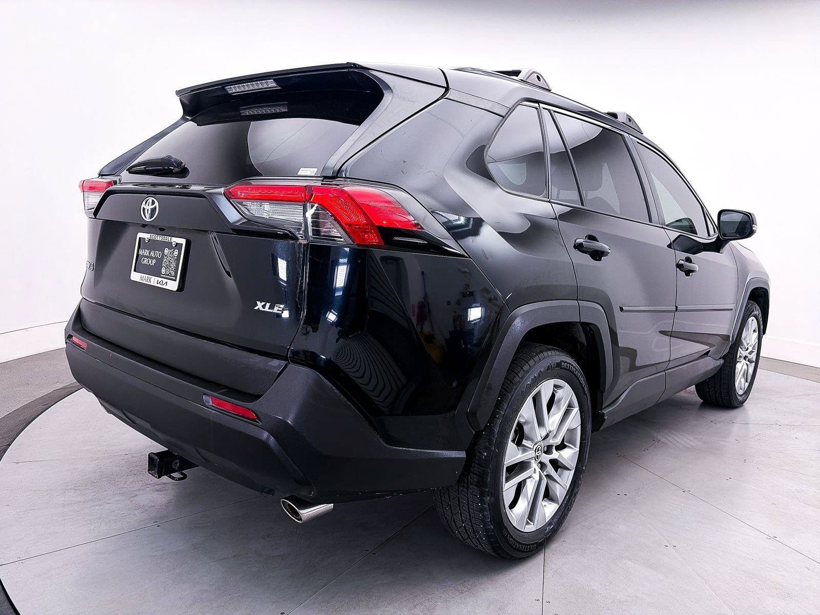 Used 2019 Toyota RAV4 XLE Premium w/ Carpet Mat Package FWD image 14