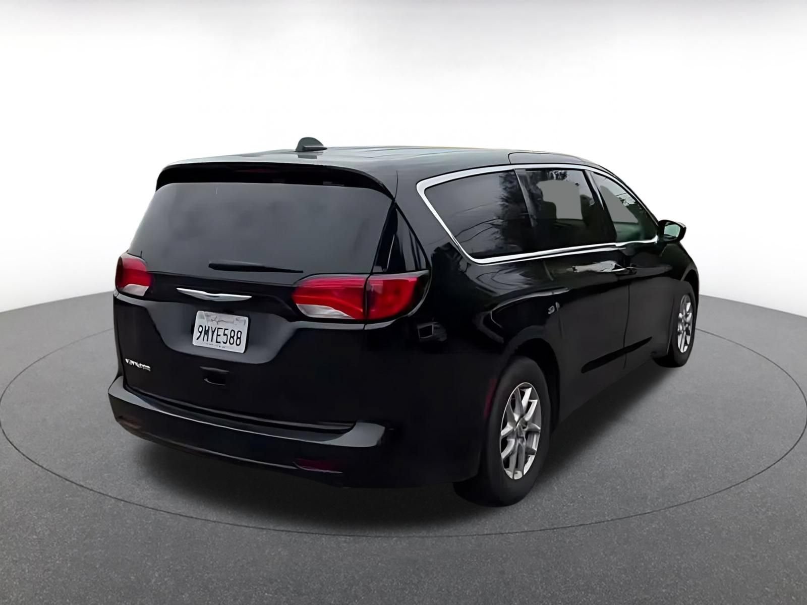 Used 2024 Chrysler Voyager LX FWD image 13