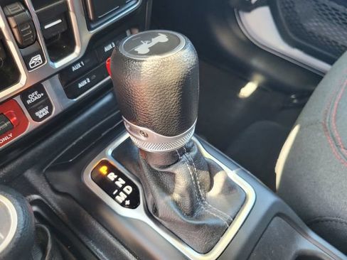 Used 2024 Jeep Wrangler Unlimited Rubicon AWD/4WD image 20