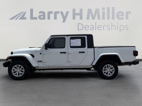Used 2023 Jeep Gladiator Sport AWD/4WD image 3