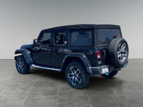Used 2024 Jeep Wrangler Unlimited w/ Convenience Group AWD/4WD image 3
