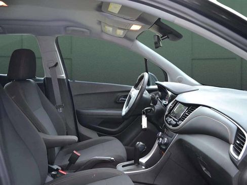 Used 2019 Chevrolet Trax LS image 25