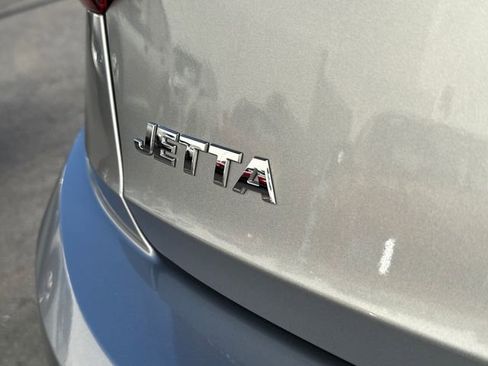 Used 2019 Volkswagen Jetta R-Line w/ R-Line Cold Weather Package image 7