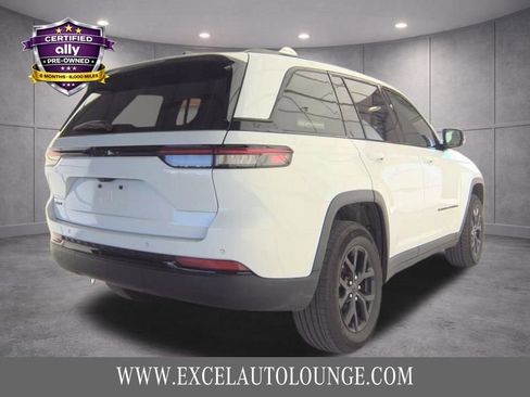 Used 2025 Jeep Grand Cherokee Altitude AWD/4WD image 7