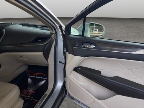 Used 2018 Lincoln MKC Reserve w/ Lincoln MKC Climate Package AWD/4WD image 19