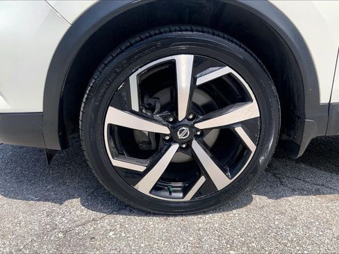 Used 2020 Nissan Rogue Sport SL w/ Premium Package FWD image 9