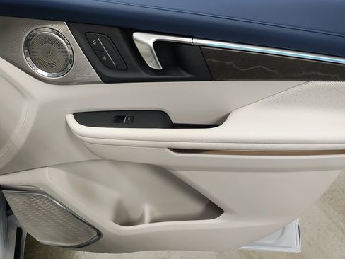 New 2026 Buick Enclave Avenir image 9