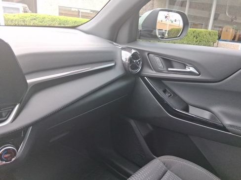 Used 2025 Chevrolet Equinox LT FWD image 7