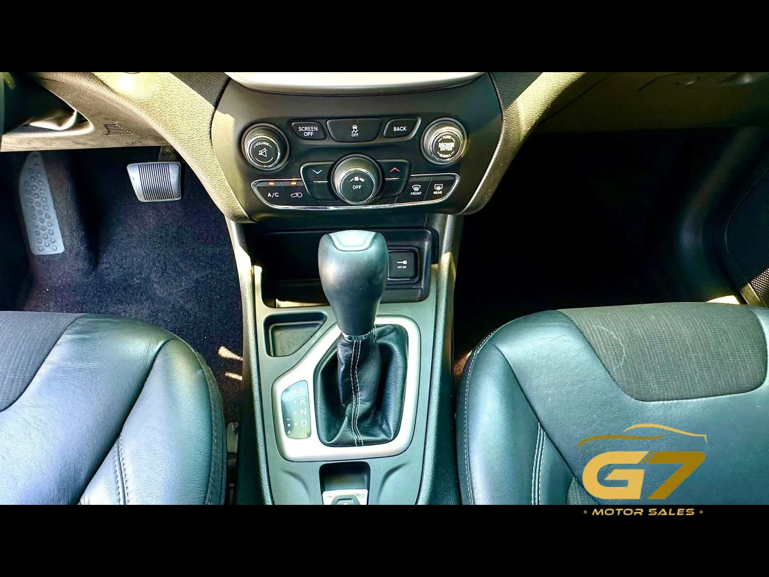 Used 2018 Jeep Cherokee Latitude Plus FWD image 11