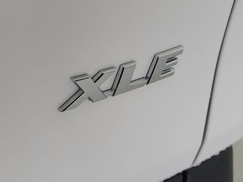 Used 2021 Toyota RAV4 XLE FWD image 10