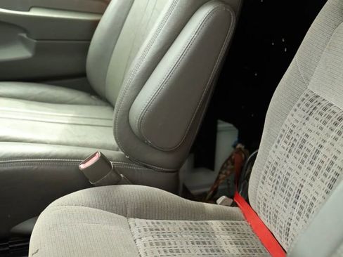 Used 2013 Chevrolet Express 2500 image 29