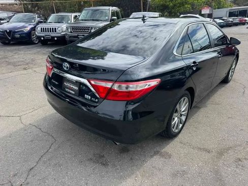 Used 2017 Toyota Camry XLE w/ Moonroof Package FWD image 9
