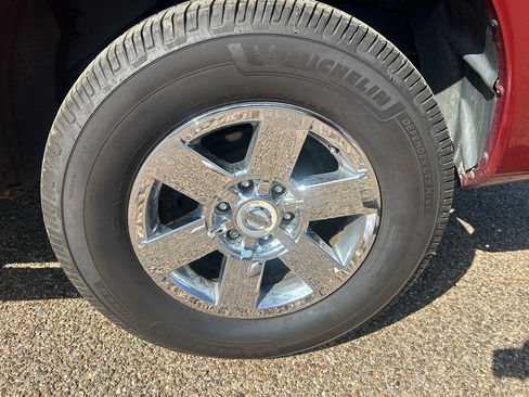 Used 2014 Nissan Titan SV w/ SV Value Truck Package RWD image 9