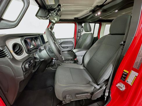 Used 2025 Jeep Wrangler Sport S image 13