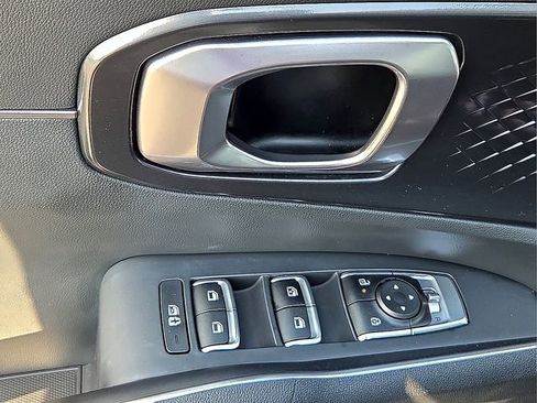 Used 2025 Kia Sorento S image 16