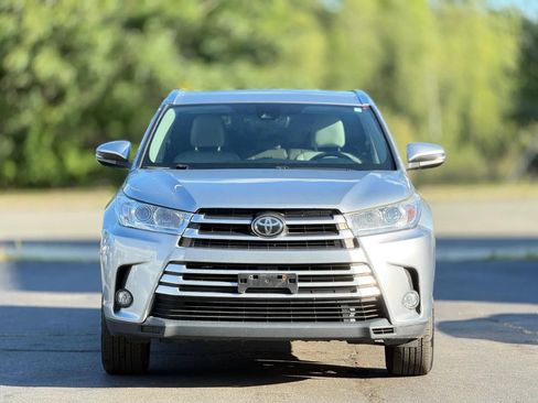 Used 2017 Toyota Highlander XLE w/ Carpet Mat Package AWD/4WD image 2