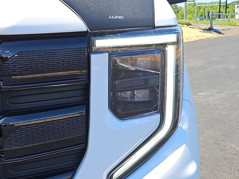 Used 2025 GMC Sierra 1500 Elevation AWD/4WD image 9