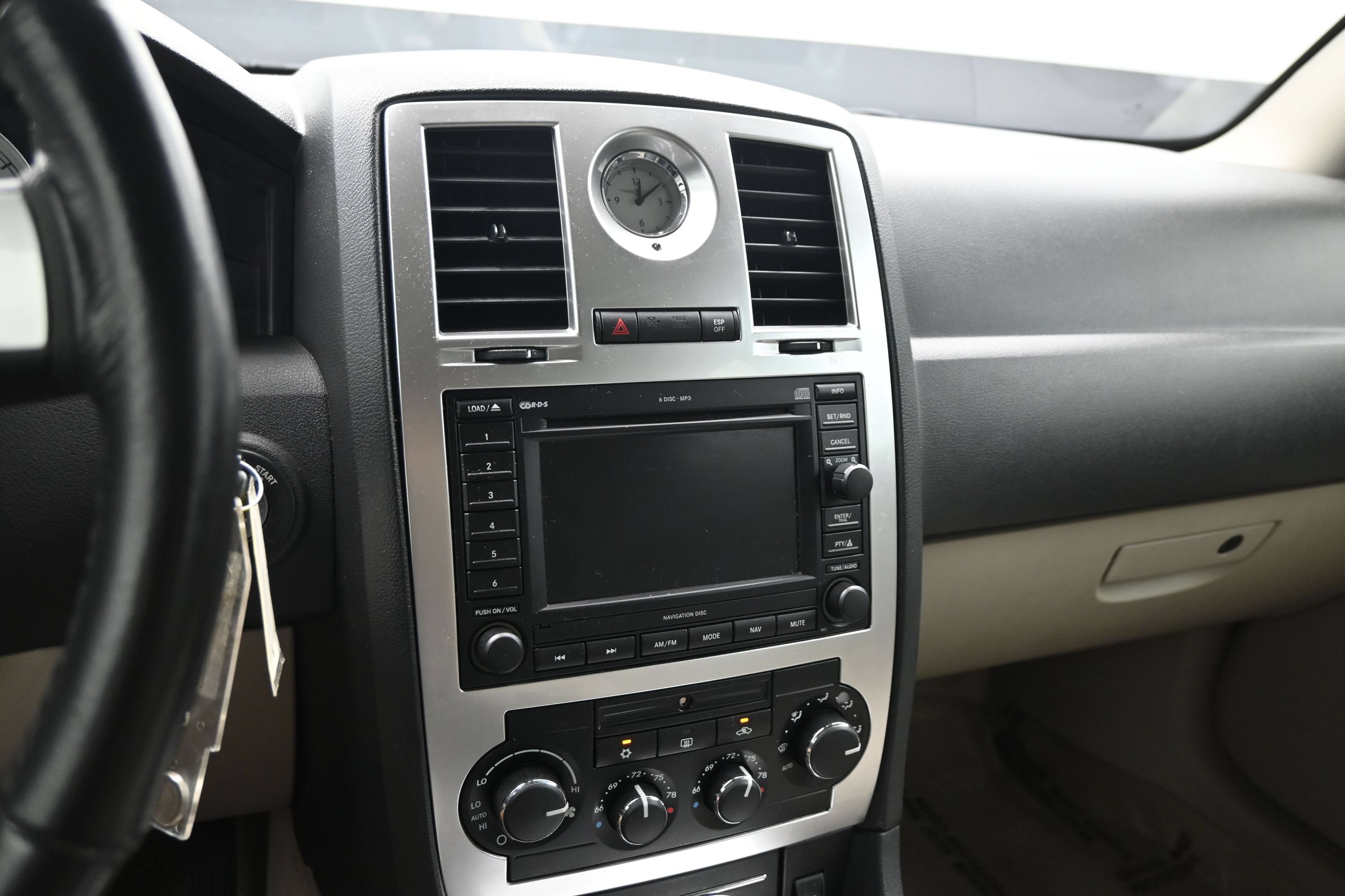 Used 2005 Chrysler 300 C w/ Navigation & Sound Group II RWD image 15