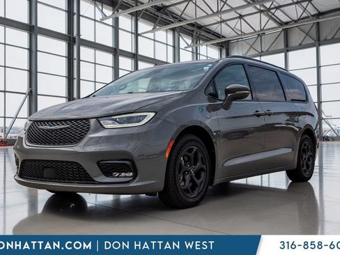Used 2021 Chrysler Pacifica Touring w/ S Appearance Package FWD image 1
